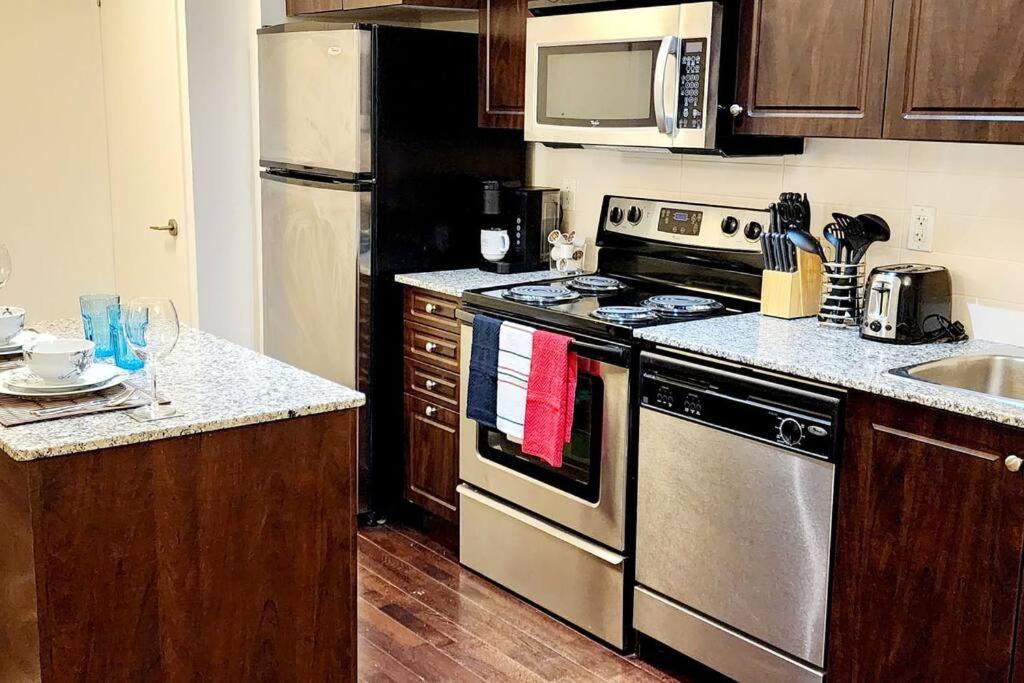 Lakeview Condo In Downtown With Free Parking. โตรอนโต ภายนอก รูปภาพ