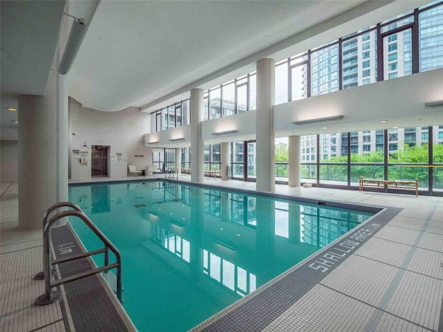 Lakeview Condo In Downtown With Free Parking. โตรอนโต ภายนอก รูปภาพ