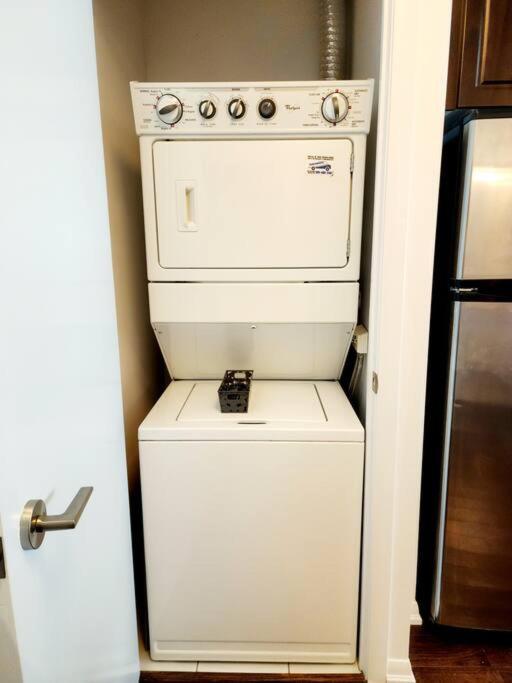 Lakeview Condo In Downtown With Free Parking. โตรอนโต ภายนอก รูปภาพ