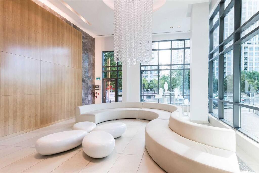 Lakeview Condo In Downtown With Free Parking. โตรอนโต ภายนอก รูปภาพ
