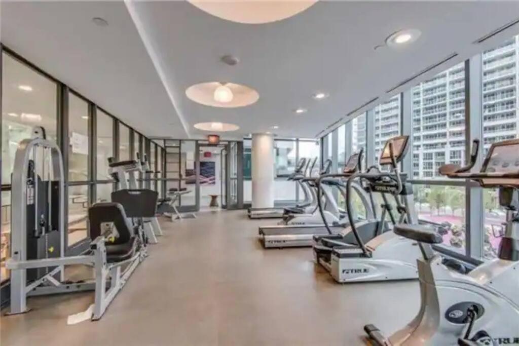 Lakeview Condo In Downtown With Free Parking. โตรอนโต ภายนอก รูปภาพ