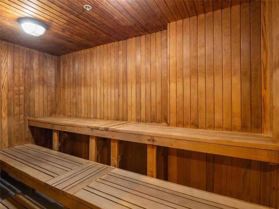 Lakeview Condo In Downtown With Free Parking. โตรอนโต ภายนอก รูปภาพ